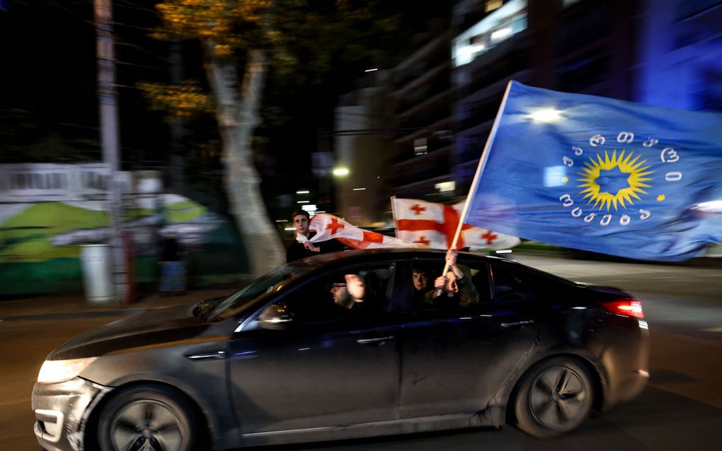 Aanhangers van Georgische Droom vieren feest na de verkiezingsuitslag. beeld AFP, Giorgi ARJEVANIDZE