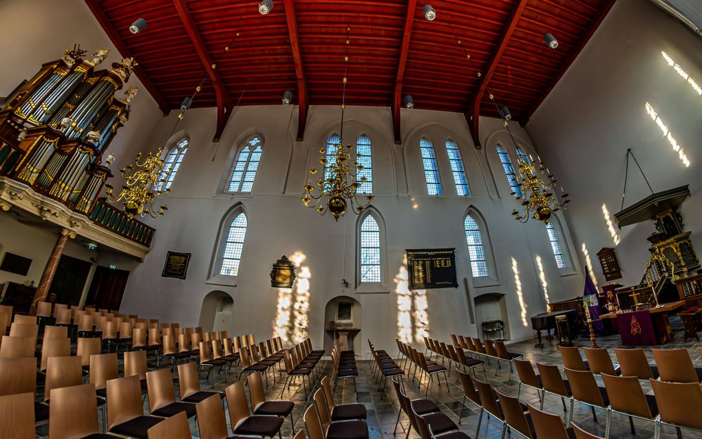 Interieur van de Abdijkerk Loosduinen van de protestantse wijkgemeente Den Haag-Zuidwest, gebouwd tussen 1238 en 1250. beeld Arjan Vermeer