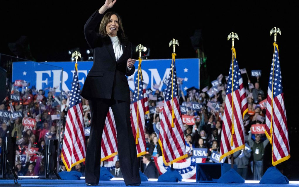 Kamala Harris beschreef Trump als iemand die „een gewapende menigte” op het Capitool afstuurde in 2021. beeld AFP, Saul Loeb