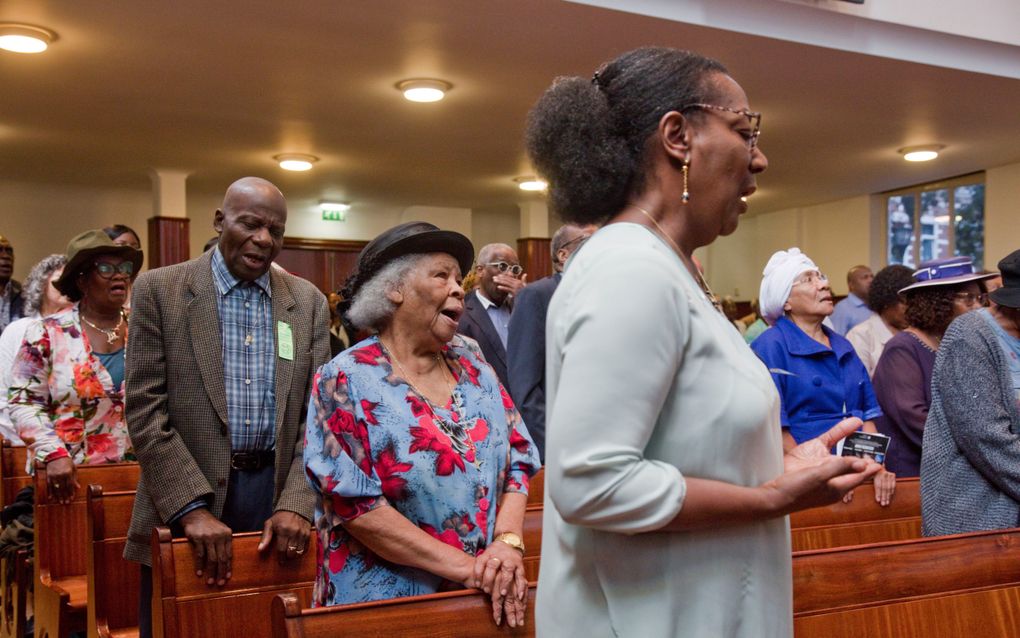 De Evangelische Broedergemeente in het centrum van Rotterdam, waar vooral Surinaamse mensen komen. Veel migrantengemeenten in de Maasstad hebben geen eigen plek om samen te komen. beeld Otto Snoek