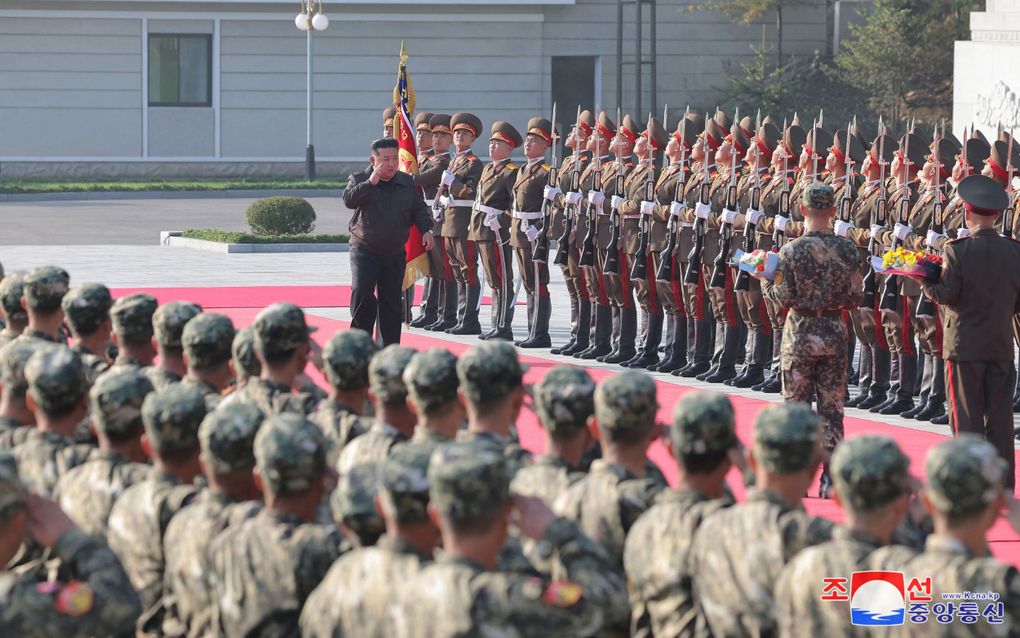 Leider Kim Jong-un bezoekt het Noord-Koreaanse leger. beeld KCNA