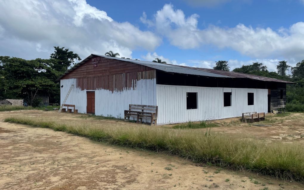 Een kerk in een inheems dorp in Suriname. beeld Joop van Weele