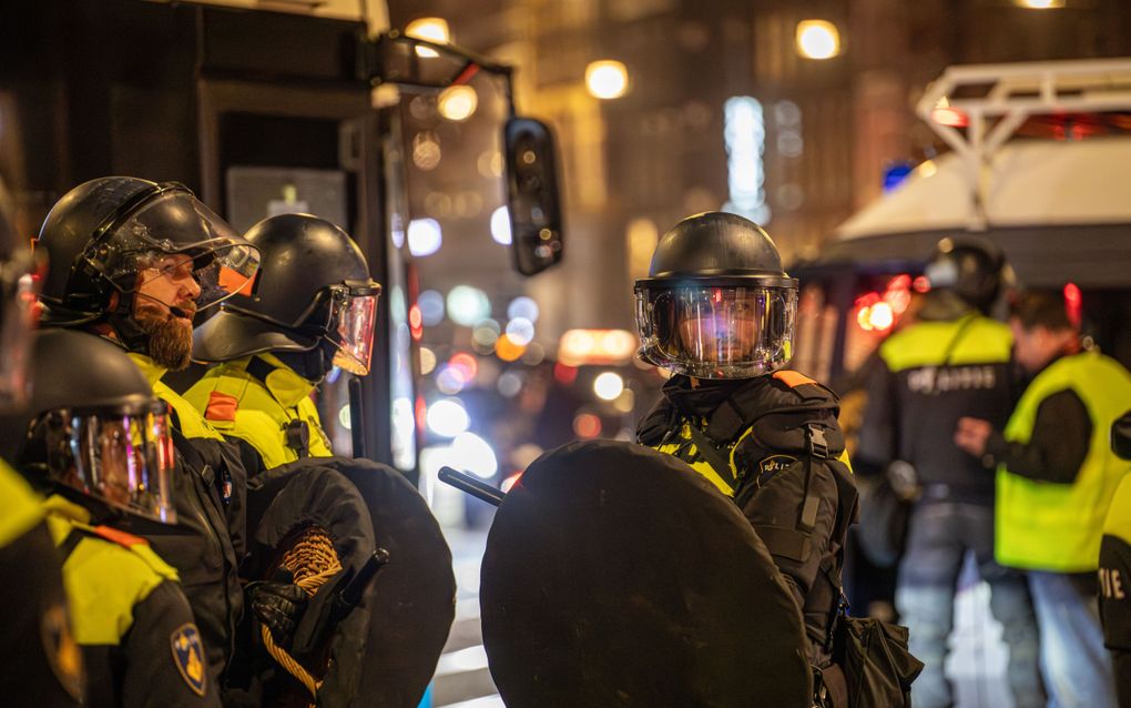 In Amsterdam ontstond vrijdag aan het begin van de nacht onrust nadat Ajax had gespeeld tegen de Israëlische club Maccabi Tel Aviv. beeld ANP, VLN Nieuws