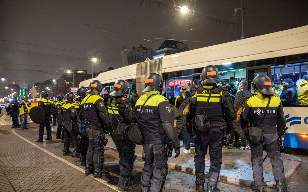 Na de voetbalwedstrijd van Ajax tegen de Israëlische club Maccabi Tel Aviv is het op verschillende plekken in Amsterdam onrustig. beeld ANP, VLN Nieuws