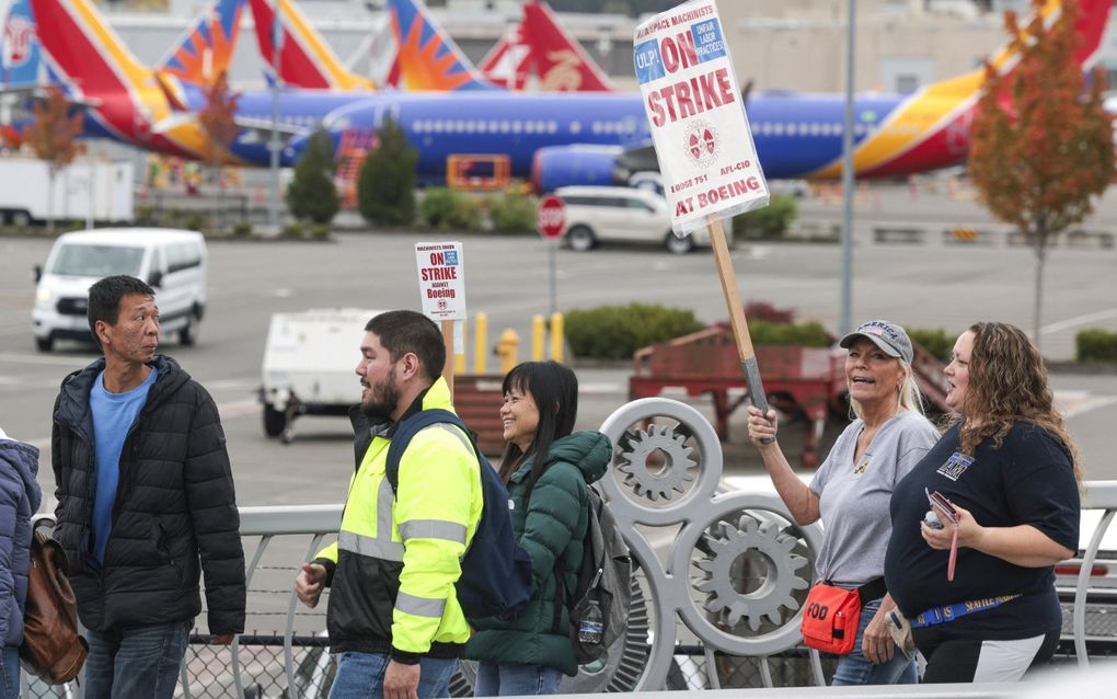 Duizenden werknemers van Boeingfabrieken in de regio rond de stad Seattle staakten wekenlang uit woede over de uitgeklede arbeidsvoorwaarden in het laatste decennium, waaronder een verslechterde pensioenregeling. beeld AFP, Jason Redmond