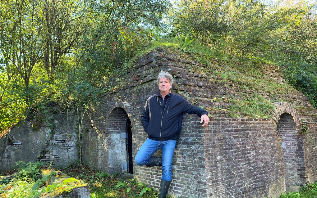 Gijsbert Smit, beheerder van Nieuw Fort Sint Andries, in ‘zijn’ fort. beeld Gert de Looze