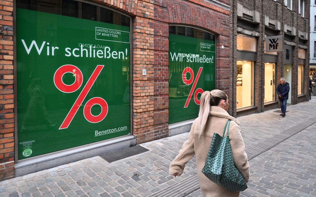 Koopkrachtverlies en faillissementen zijn de pijnlijke gevolgen van de economische crisis in Duitsland. Foto: een bijna gesloten winkel in het Duitse Aken. beeld ANP, Peter Hilz