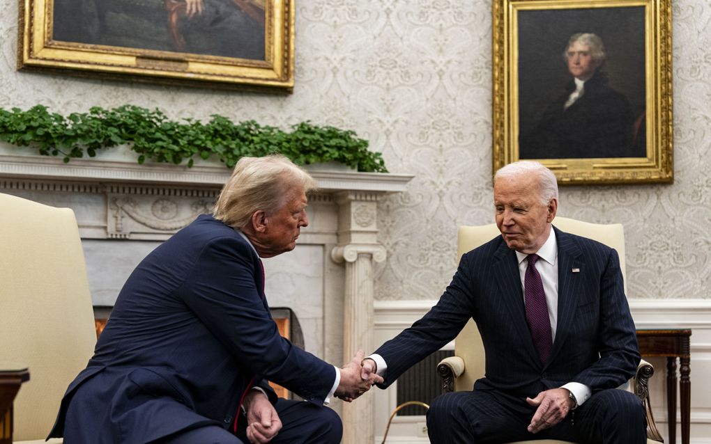 De Amerikaanse president Joe Biden ontvangt zijn opvolger Donald Trump in het Witte Huis. beeld EPA, Al Drago