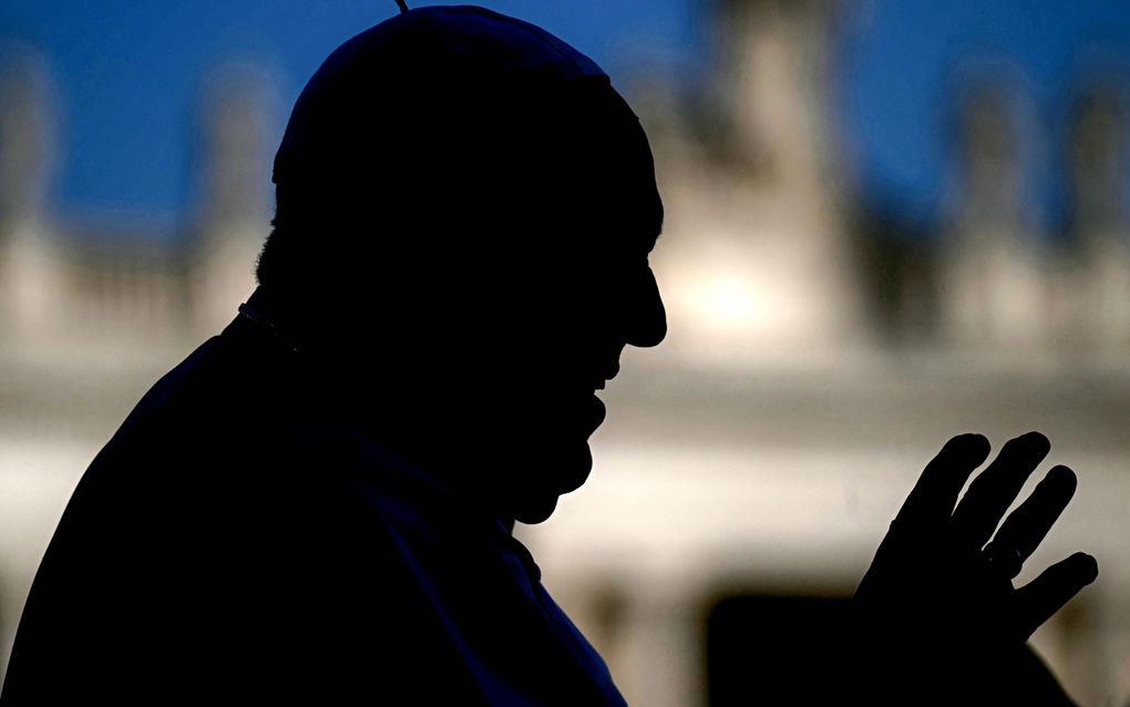 Paus Franciscus zwaait naar pelgrims in Rome, eerder deze maand. beeld AFP, Filippo Monteforte