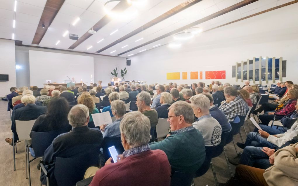 De classis Fryslân van de Protestantse Kerk in Nederland sprak dinsdagavond in Burgum over de preekvoorziening. Voorafgaand aan de vergadering was er een vesperviering. beeld Marcel van Kammen