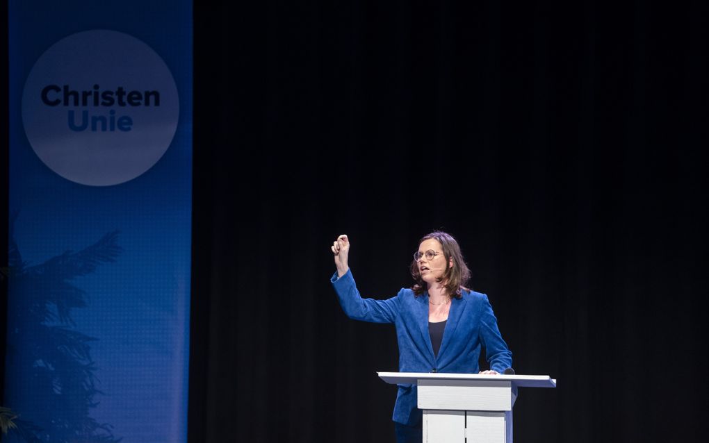 Mirjam Bikker houdt een toespraak tijdens het 51e partijcongres van de ChristenUnie in Barneveld.  beeld ANP, Jeroen Jumelet