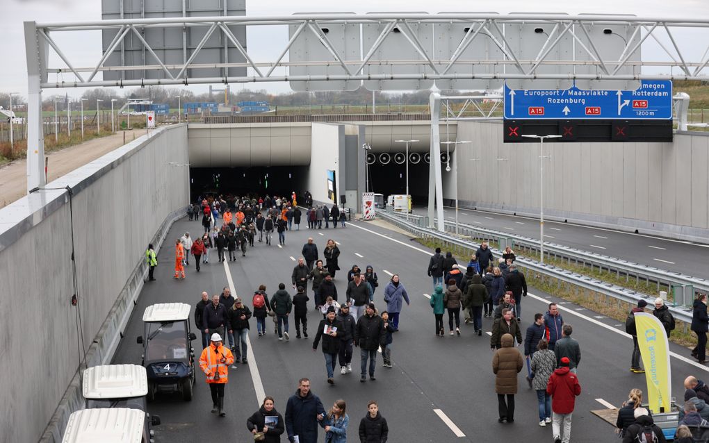 Rijkswaterstaat hield vorige week zaterdag een open dag bij de nieuwe A24 Blankenburgverbinding. Daar kwamen zo’n 6000 bezoekers op af. In ganzenpas struinden ze door het eindresultaat van jaren bouwen. beeld Dennis Wisse