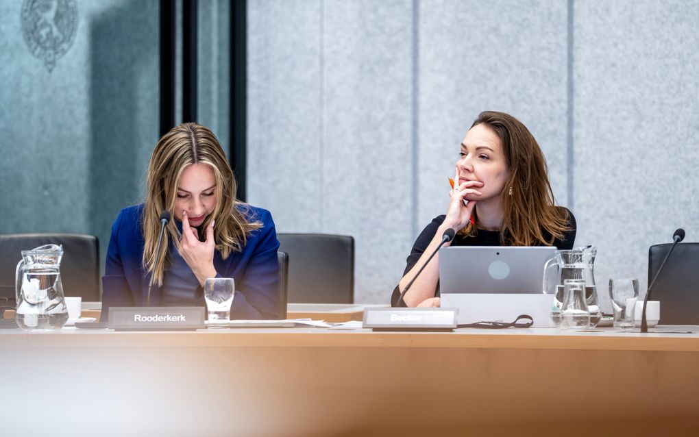 VVD-Tweede Kamerlid Bente Becker (r.) tijdens een Kamerdebat. beeld ANP, Lina Selg