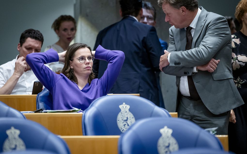 Mirjam Bikker (ChristenUnie) en Diederik van Dijk (SGP) tijdens de tweede dag van de Algemene Politieke Beschouwingen. beeld ANP, Remko de Waal