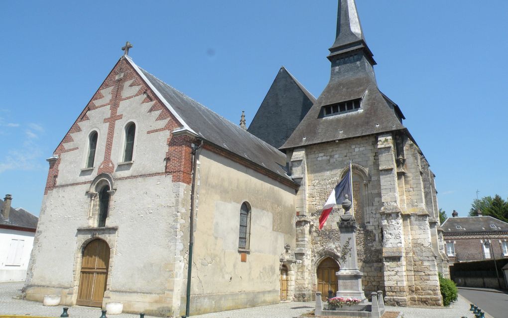 De kerk van Saint-Denis in het Noord-Franse dorp Cerfontaine is gesloten. beeld Wikimedia