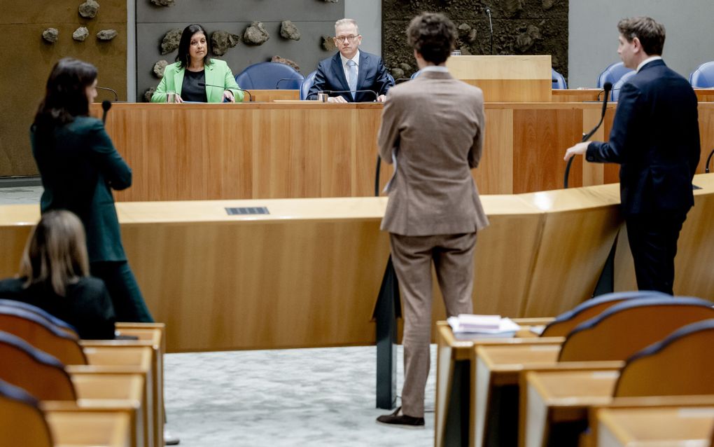 Mariëlle Paul, staatssecretaris Primair en Voortgezet Onderwijs en Emancipatie, en minister Eppo Bruins, minister van Onderwijs, Cultuur en Wetenschap, tijdens een debat over de begroting van Onderwijs, Cultuur en Wetenschap in de plenaire zaal van de Tweede Kamer.  beeld ANP, Remko de Waal