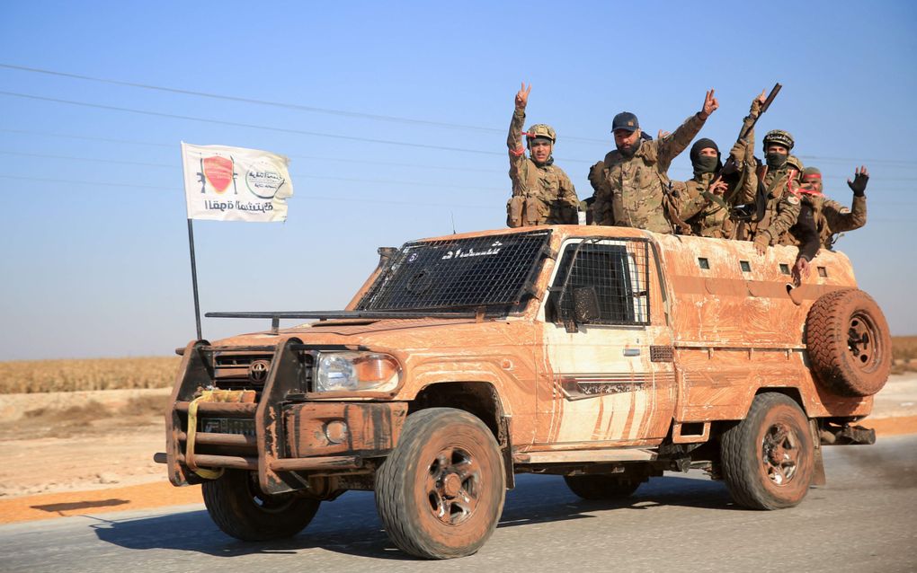 Zaterdag namen door islamisten geleide rebellen het grootste deel van Aleppo in, samen met de luchthaven en tientallen nabijgelegen steden. beeld AFP, Aref Tammawi 