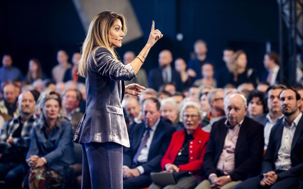  Dilan Yesilgöz speecht tijdens het najaarscongres van VVD in de Brabanthallen van Den Bosch. beeld ANP, Sem van der Wal