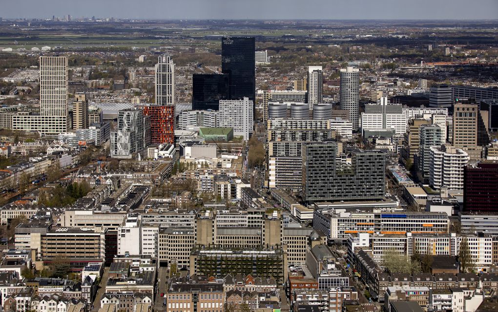 Het centrum van Rotterdam gezien vanaf de Rotterdamse Zalmhaventoren. beeld ANP, KOEN VAN WEEL