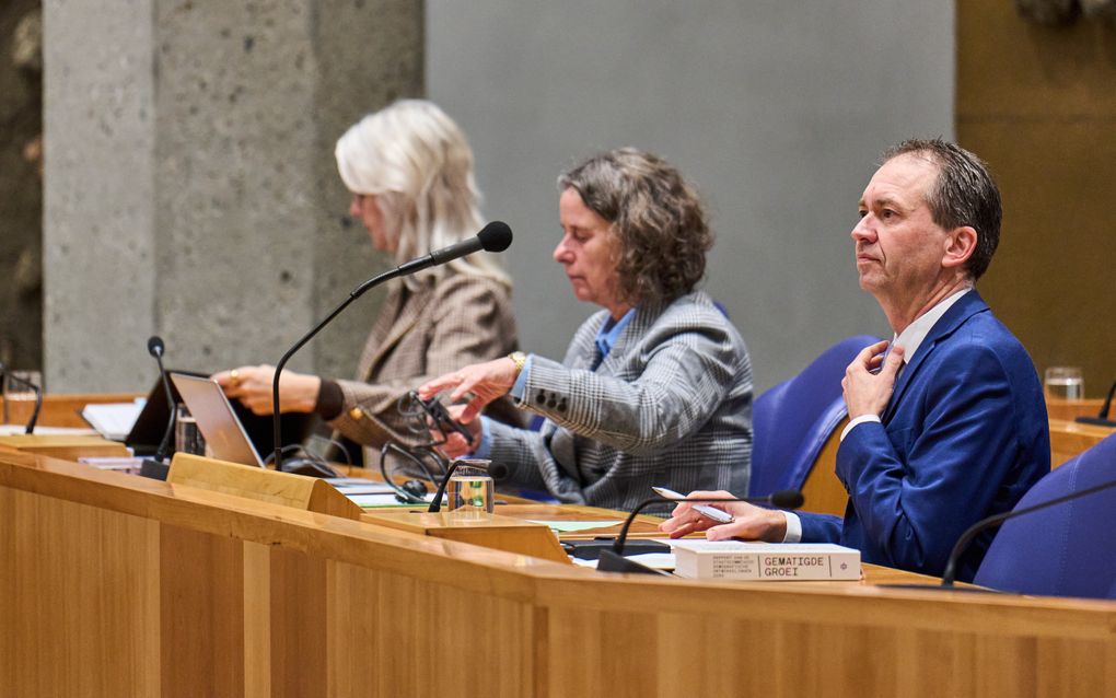 De ministers Keijzer (Volkshuisvesting), Faber (Asiel) en Van Hijum (Sociale Zaken) in de Tweede Kamer. Ook de regering vindt dat de bevolkingsgroei moet worden afgeremd. beeld ANP, Phil Nijhuis