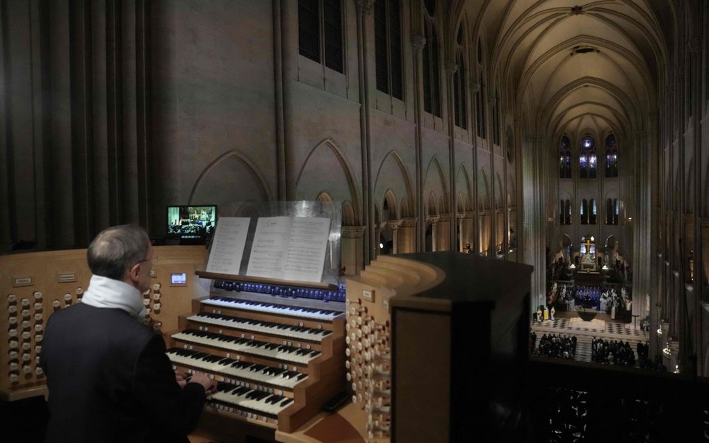 Ook het Cavaillé-Coll-orgel was zaterdag weer te horen in de Notre-Dame in Parijs. beeld AFP, Thibault Camus