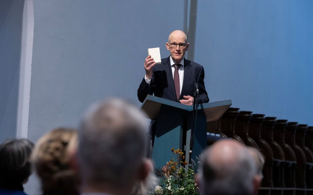 Prof. dr. W.H.Th. Moehn spreekt tijdens de boekpresentatie, zaterdag in de Janskerk in Utrecht. beeld Erik Kottier