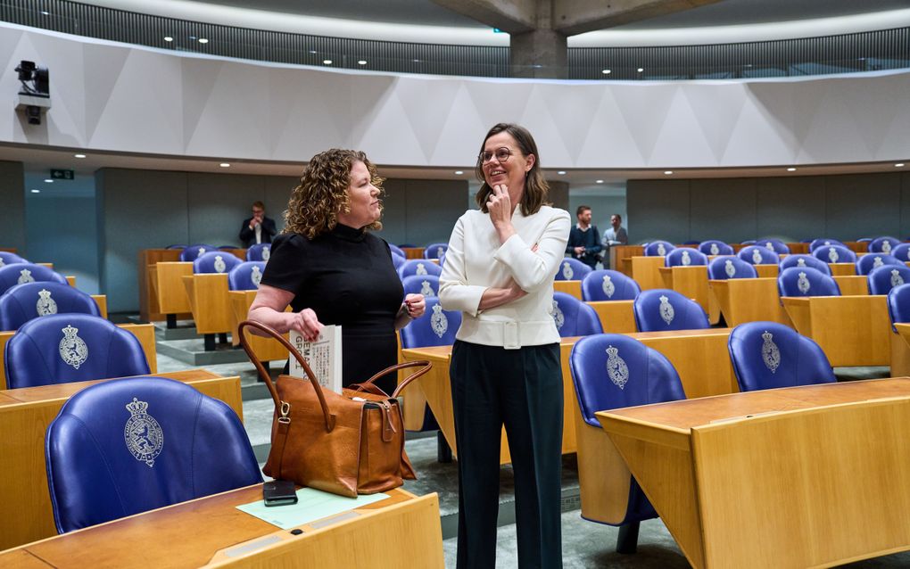 D66-Kamerlid Anne-Marijke Podt (l.) in gesprek met ChristenUnie-fractievoorzitter Mirjam Bikker. beeld ANP, Phil Nijhuis