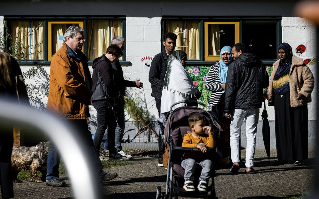 De beslisstop zal voor extra onzekerheid zorgen onder Syriërs die een asielaanvraag hebben ingediend. Foto: het asielzoekerscentrum in Oisterwijk. beeld ANP, Rob Engelaar