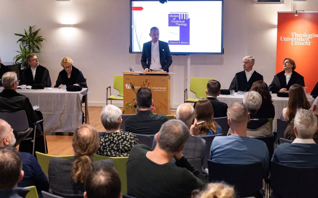 Ds. W.T. van Veelen verdedigde vrijdagmiddag zijn dissertatie aan de Theologische Universiteit Utrecht. beeld Erik Kottier