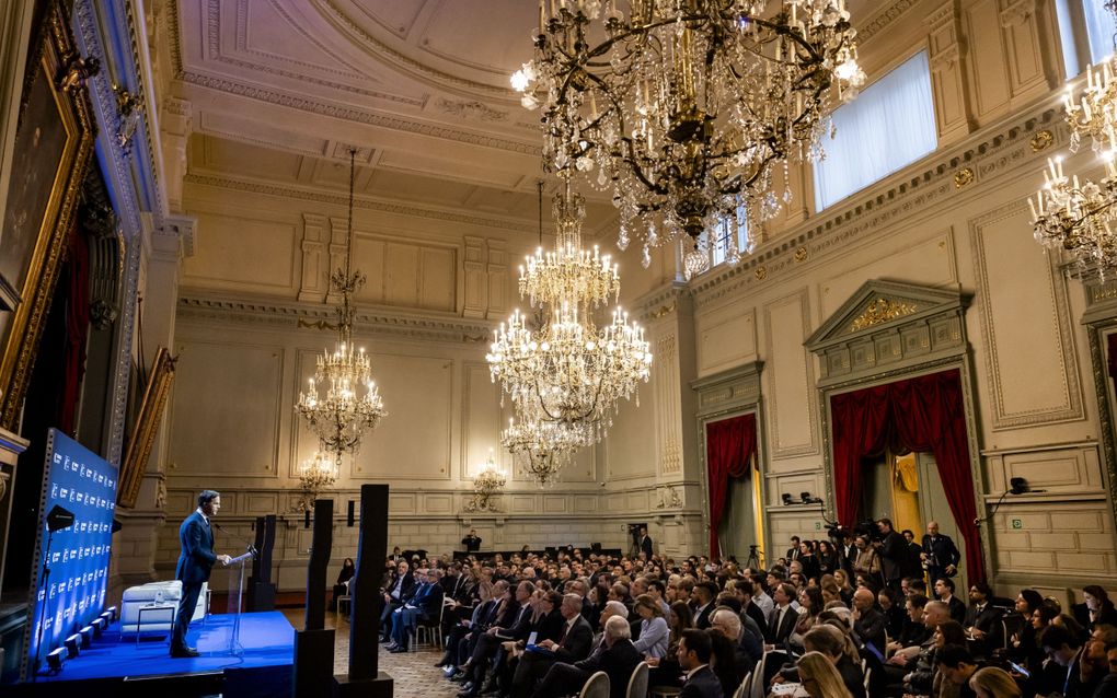 Mark Rutte, secretaris-generaal van de NAVO, tijdens zijn speech op 12 december in Brussel over het versterken van de collectieve verdediging van de alliantie. beeld ANP, Remko de Waal