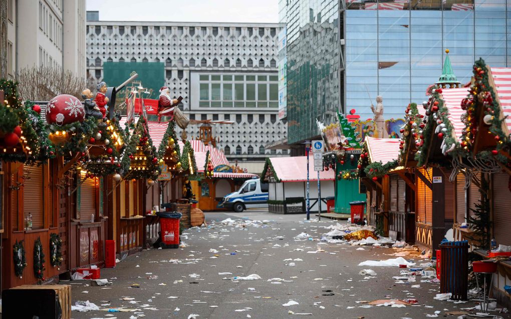 Gesloten kraampjes na de aanval op een kerstmarkt in de Oost-Duitse stad Maagdenburg, waarbij vier doden en 200 gewonden vielen. beeld AFP, Ronny Hartmann