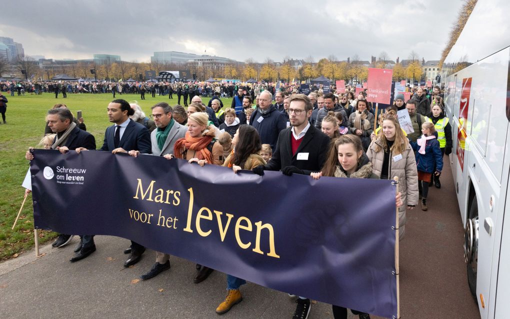 Bij de Mars voor het leven schuiven christenen even hun onderlinge verschillen aan de kant. beeld Dirk Hol