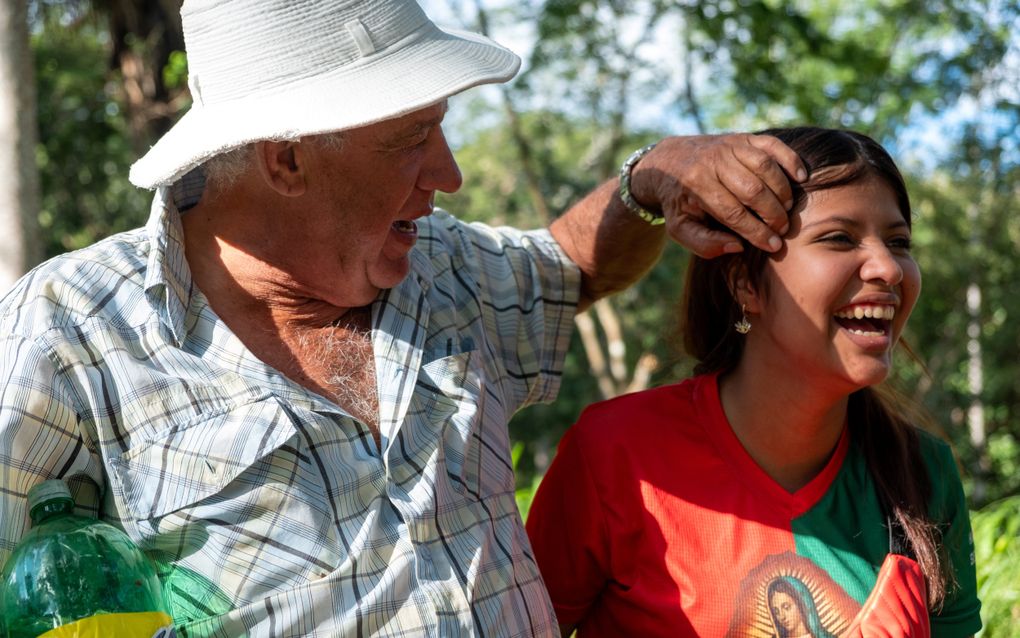 Verschillende generaties dorpsbewoners in Matambú. beeld Ynske Boersma