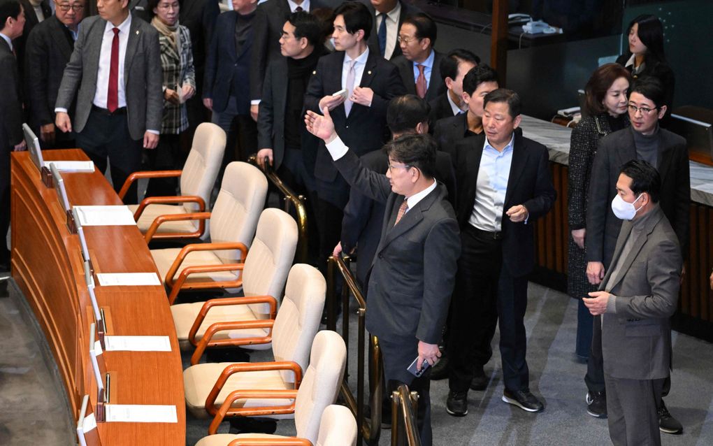 De grote politieke crisis in Zuid-Korea begon 3 december met een militaire noodtoestand Foto: het Zuid-Koreaanse parlement . beeld AFP, Jung Yeon-Je