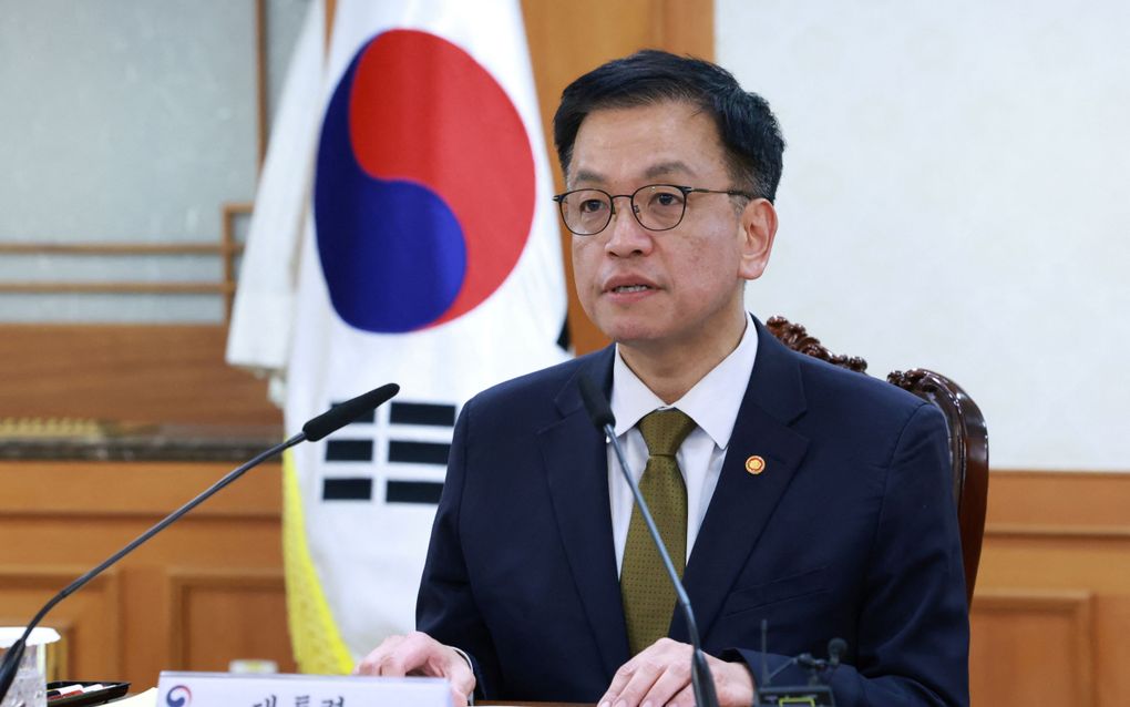 De nieuwe waarnemend president van Zuid-Korea, minister van Financiën Choi Sang-mok. beeld Yonhap