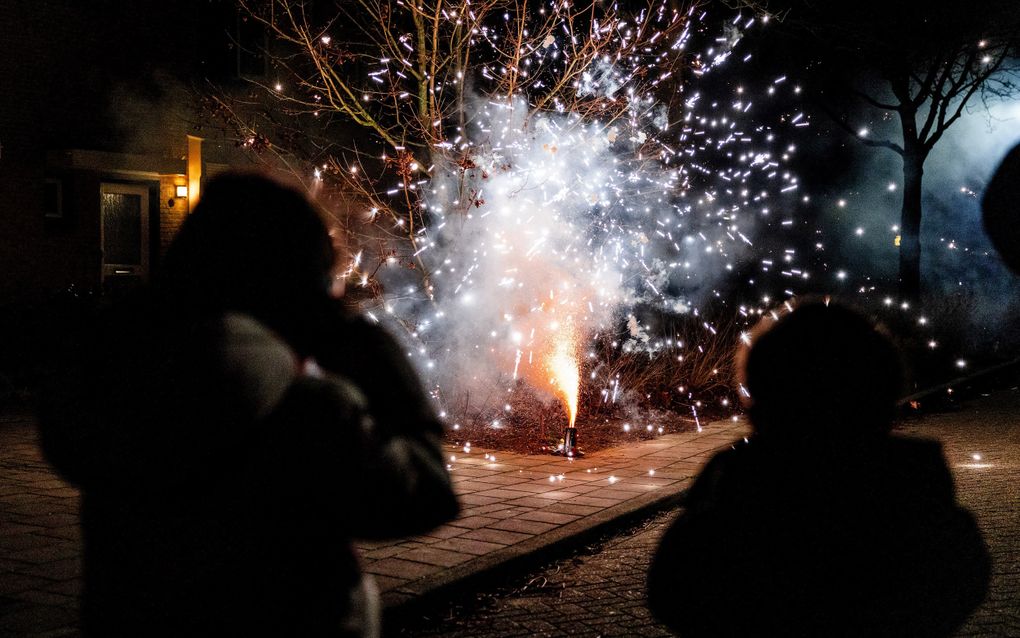 Vuurwerk in Maasdam. beeld ANP, JEFFREY GROENEWEG