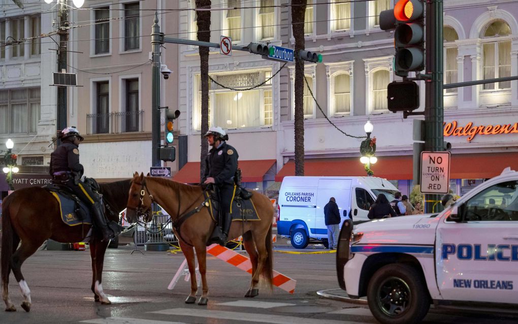 Een pick-up reed in op een menigte in Bourbon Street in New Orleans. beeld AFP, Matthew Hinton