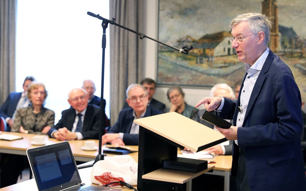 Prof. dr. M.J. de Vries (r.) spreekt zaterdag in Lienden over de invloed van techniek en technologie op het leven. beeld VidiPhoto