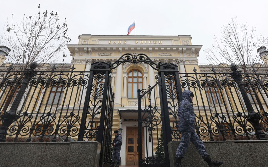 De Centrale Bank van de Russische Federatie in Moskou. De bank heeft de rente fors verhoogd, van 7,5 procent in 2023 naar 21 procent afgelopen oktober. beeld EPA, Maxim Shipenkov 