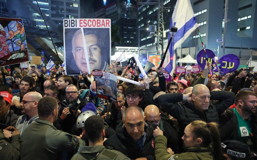 Israëliërs betogen zaterdag voor de vrijlating van gijzelaars in Tel Aviv. beeld AFP, Jack Guez