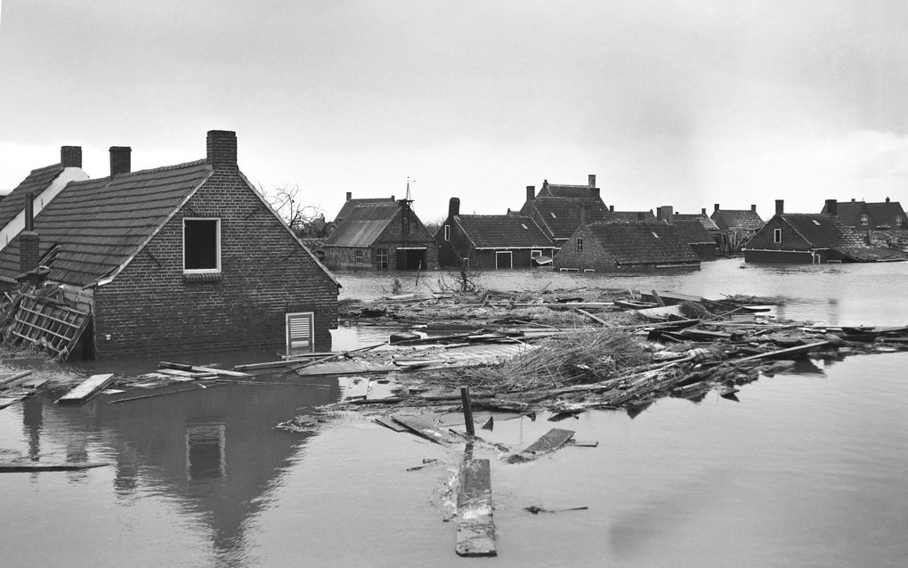 Rampspoed in Oostdijk. De familie Sinke overleefde de watersnood; buren kwamen om. beeld ANP, Ko Zeylemaker