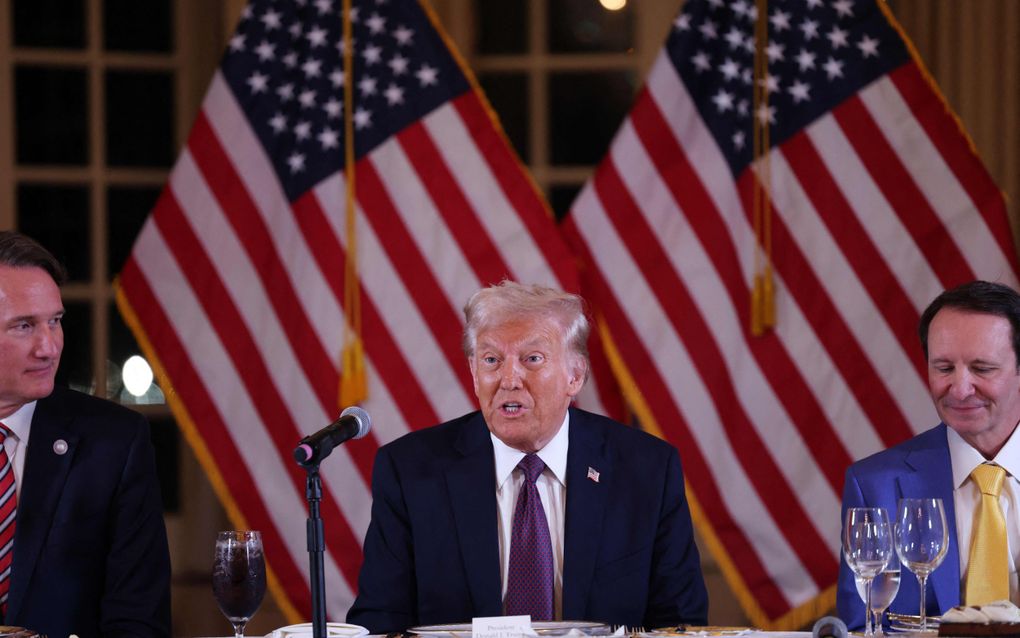 De aanstaande Amerikaanse president Donald Trump in zijn residentie in Mar-a-Lago in Palm Beach. beeld AFP, Scott Olson