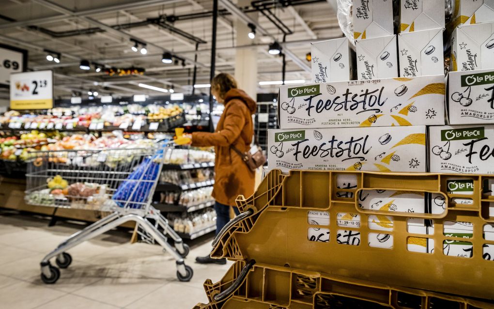 Kort voor de kerstdagen doen veel mensen boodschappen. beeld ANP, Remko de Waal