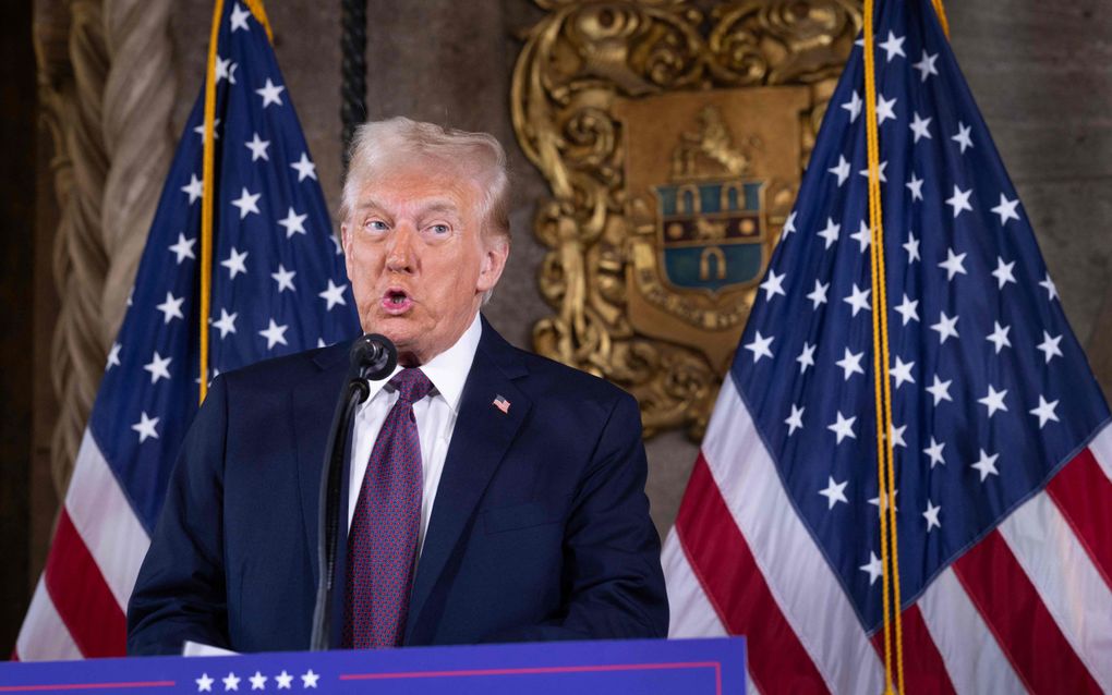 Aankomend president van de Verenigde Staten Donald Trump houdt dinsdag een persconferentie op zijn landgoed Mar-a-Lago in Palm Beach, Florida. beeld AFP, Scott Olson