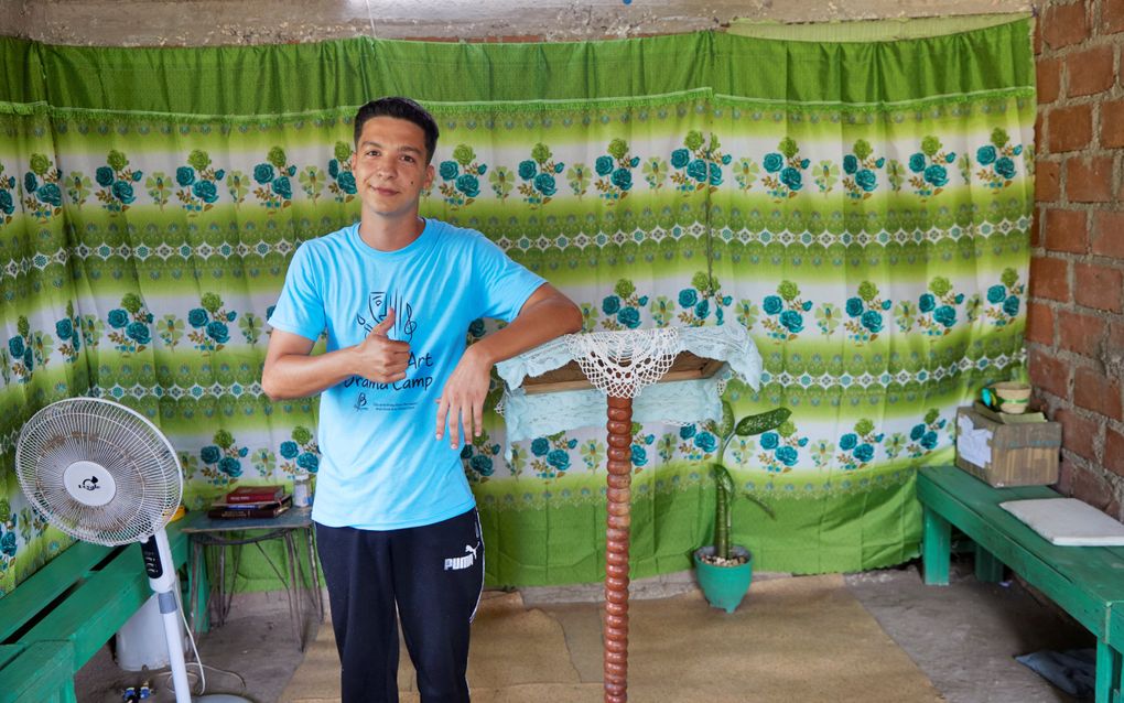 Kevin, voorganger in opleiding van een evangelisatie in Camagüey, Oost-Cuba. beeld Jaco Klamer