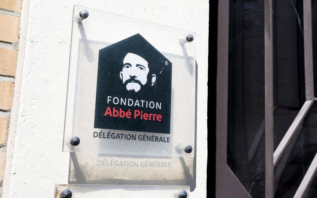 Hoofdkantoor van de Abbe Pierre Foundation in Parijs. beeld EPA, Teresa Suarez