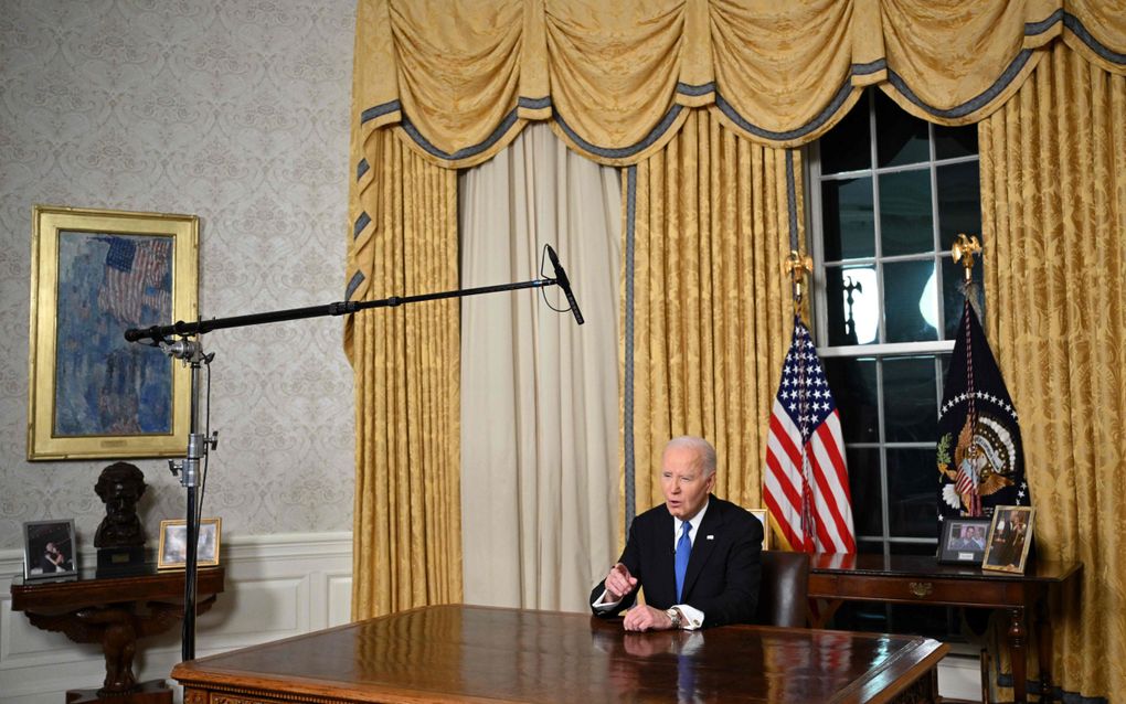 De Amerikaanse president spreekt zijn afscheidstoespraak uit in het Oval Office van het Witte Huis. beeld AFP, Mandel Ngan