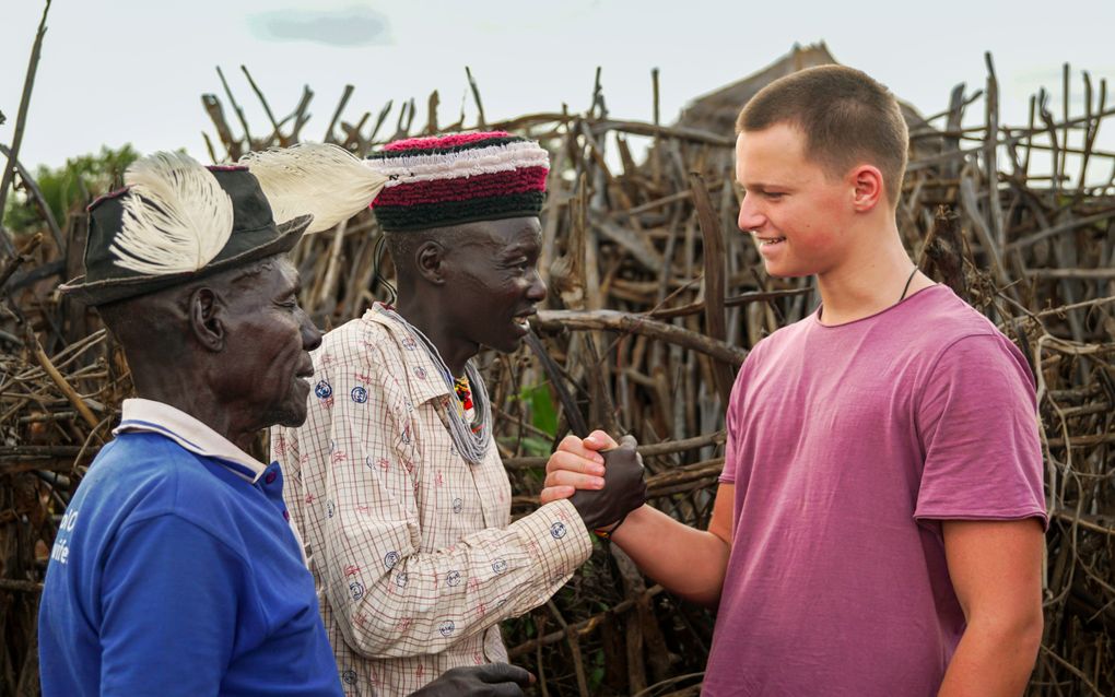 „We voelen ons in Uganda vaak onkundig en verloren tussen allemaal onbekende mensen.” beeld Obed Molenaar