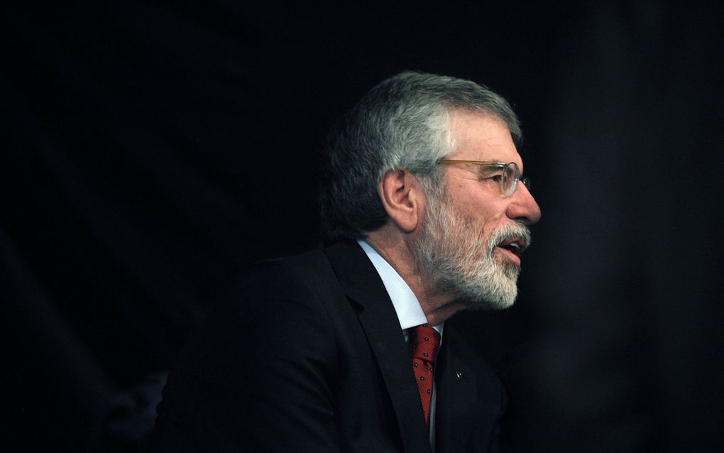 De discussie spitst zich toe op een mogelijke compensatie voor Gerry Adams, de voormalige president van Sinn Féin, de politieke arm van de terroristische organisatie IRA. beeld EPA, Aidan Crawley