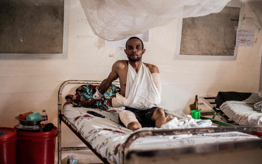 Een Congolese militair in een ziekenhuis in Goma. Al jarenlang strijden rebellengroepen met het leger in Congo. beeld AFP, Jospin Mwisha